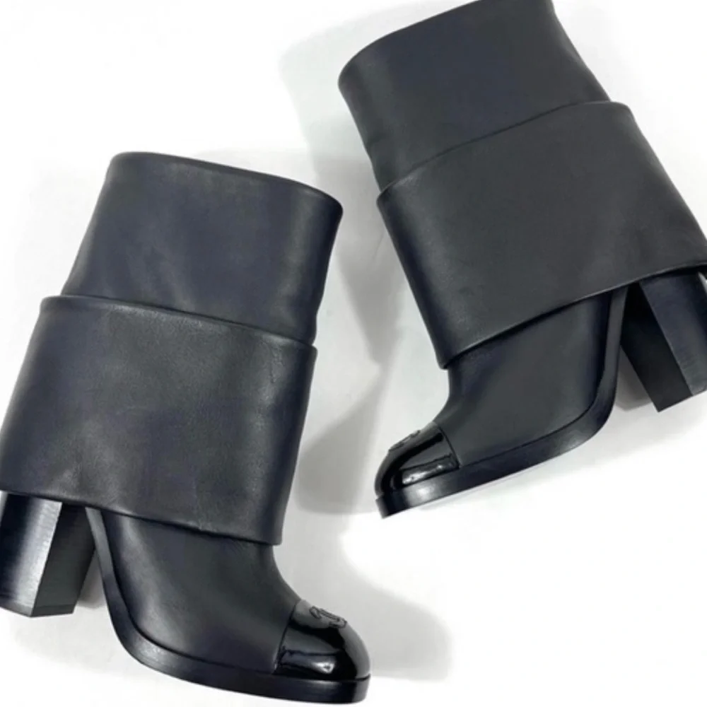 CHANEL BOOTIES - Picture 3 of 5